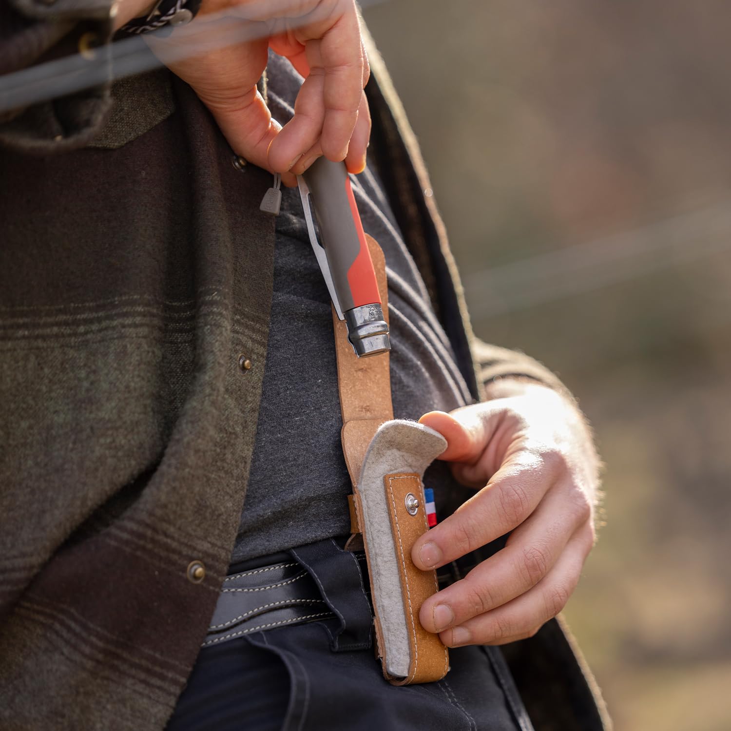 opinel-outdoor-etui-m-messertasche-aus-recyceltem-leder-r-pet-filz-braun image 4