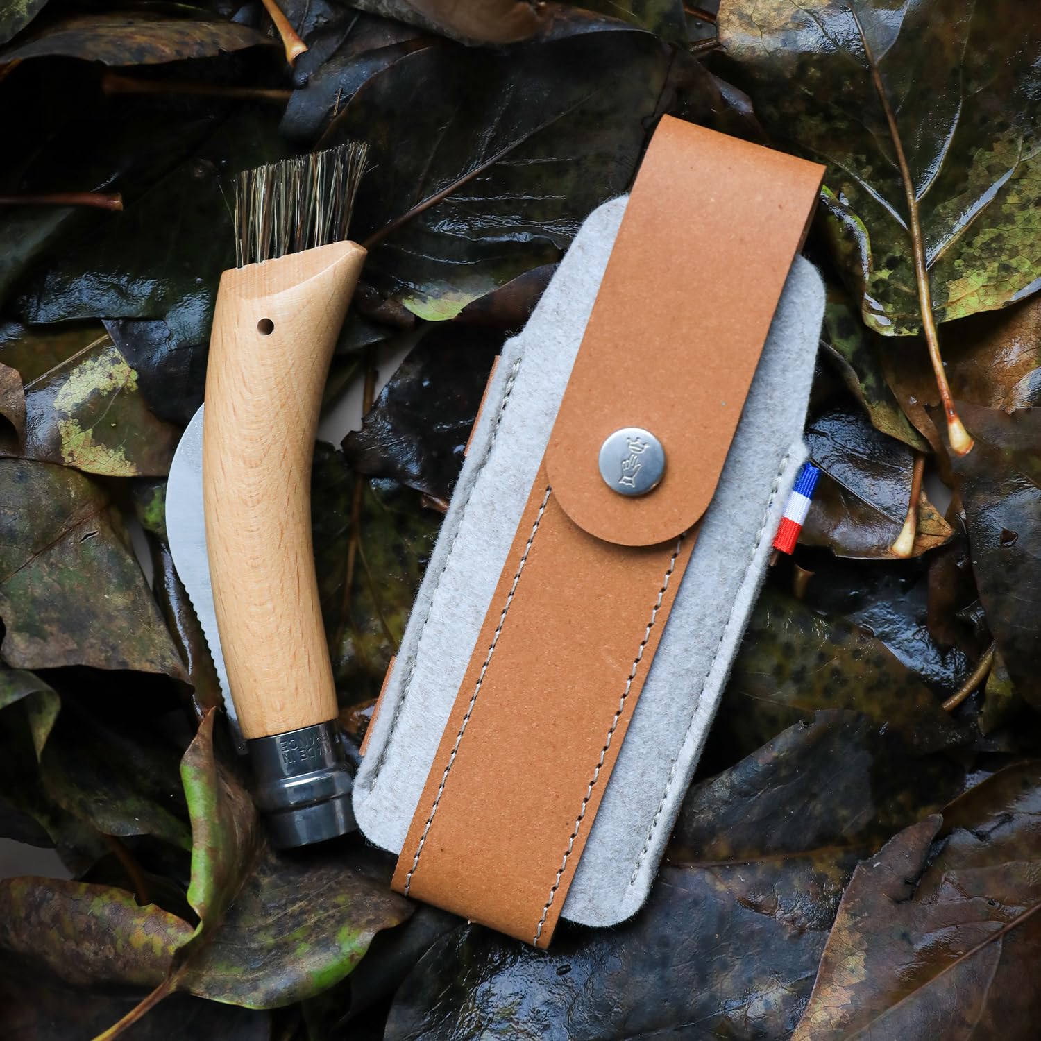 opinel-outdoor-etui-l-braun-aus-recyceltem-leder-r-pet-filz image 5