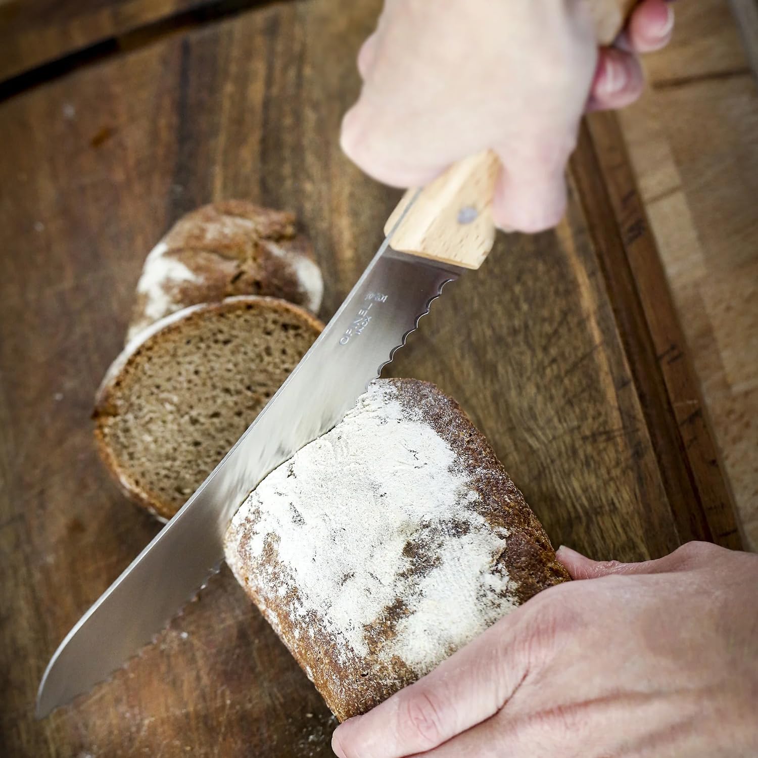 opinel-parall-le-1816-brotmesser-wellenschliff-buchenholz image 6