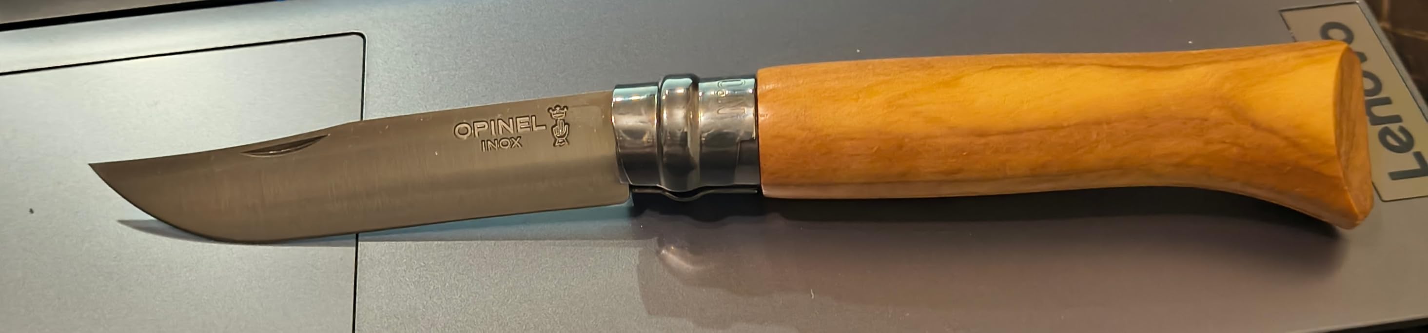 Zierlich und scharf