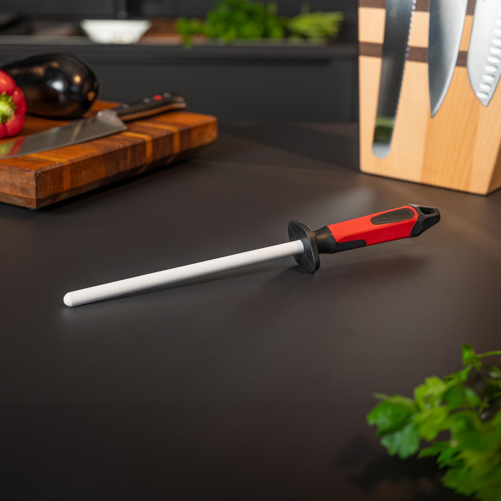 f-dick-prodynamic-keramikwetzstahl-20-cm-k-rnung-1-000-rund-rot-schwarz image 3
