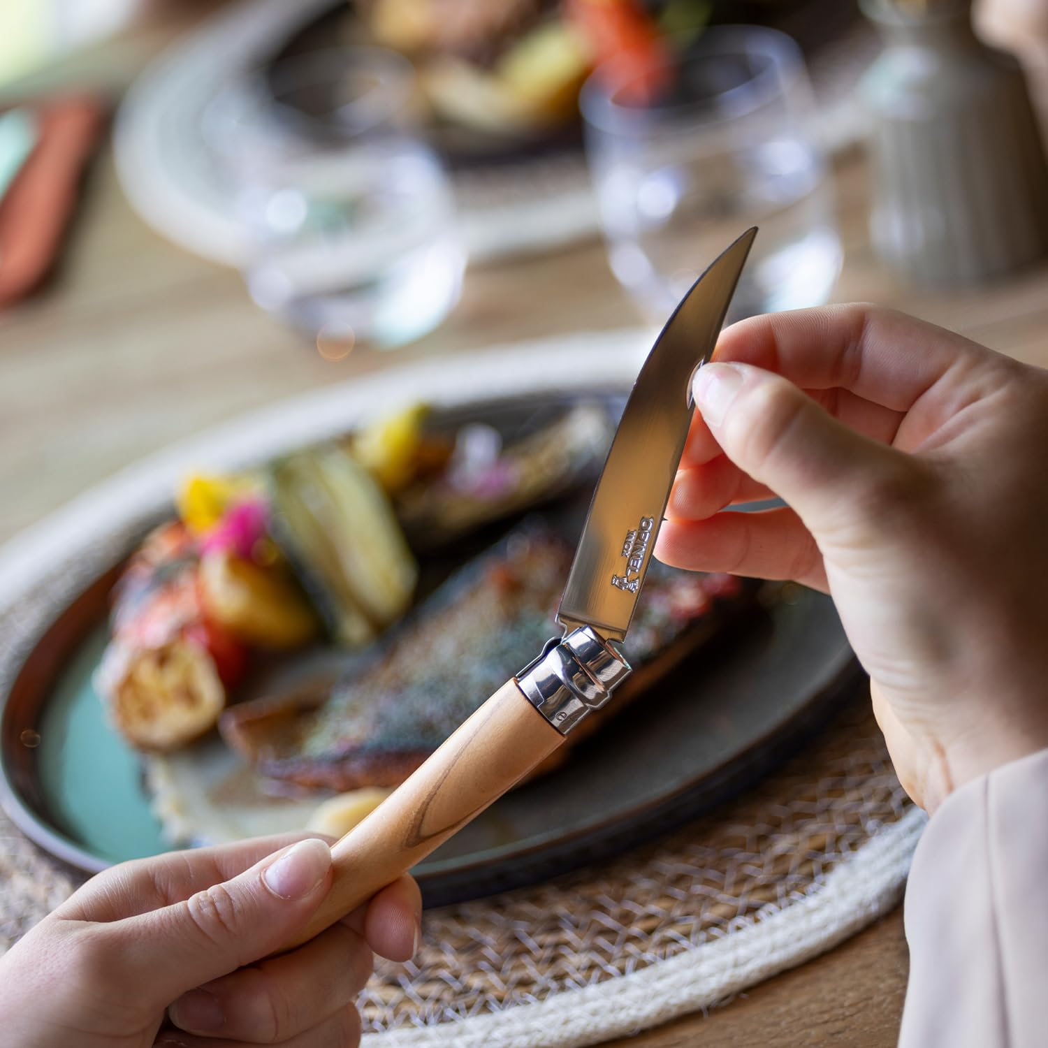 opinel-n-10-effil-olivenholz-taschenmesser-poliglace-klinge image 6